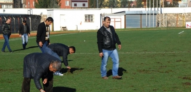 Stadın bozuk zeminine tepki