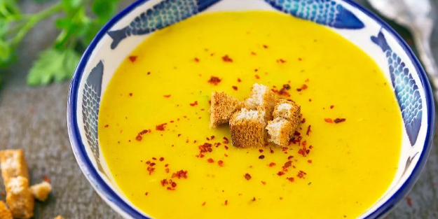 Zerdeçallı mercimek çorbası tarifi nasıl yapılır? Zerdeçallı ve kremalı mercimek çorbası tarifi