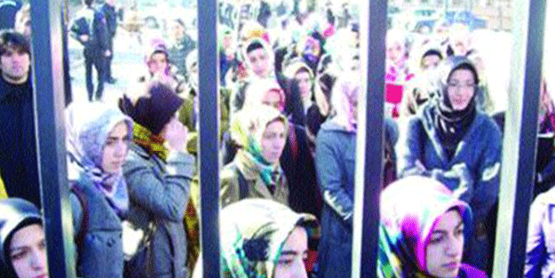 Zerre kadar da olsa utanın vesayetçiler! 28 Şubat zulmünden dekanlığa giden yol