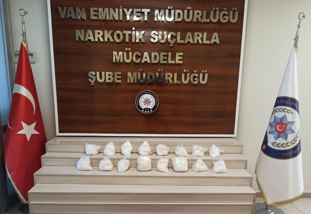 Zeyna’nın katıldığı aramada 9 kilo uyuşturucu ele geçirildi 