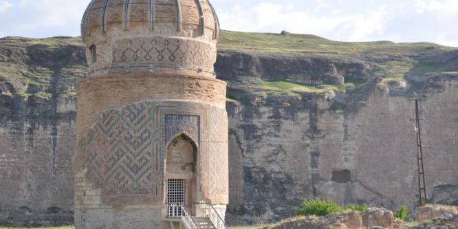 Zeynel Bey Türbesi taşınıyor