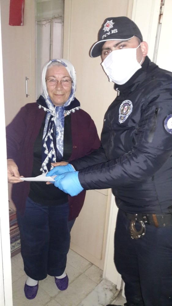 Zeynep Nine, Biz Bize Yeteriz Türkiyem kampanyasına bin TL bağışladı 