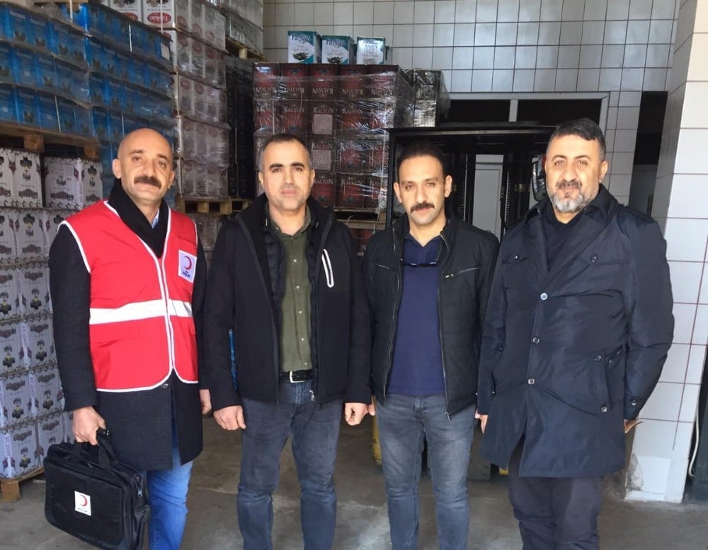 Zeytin esnafı Elazığ depremi için çalışıyor 