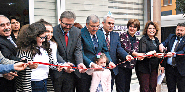 Zeytinburnu Halk Kütüphanesi açıldı
