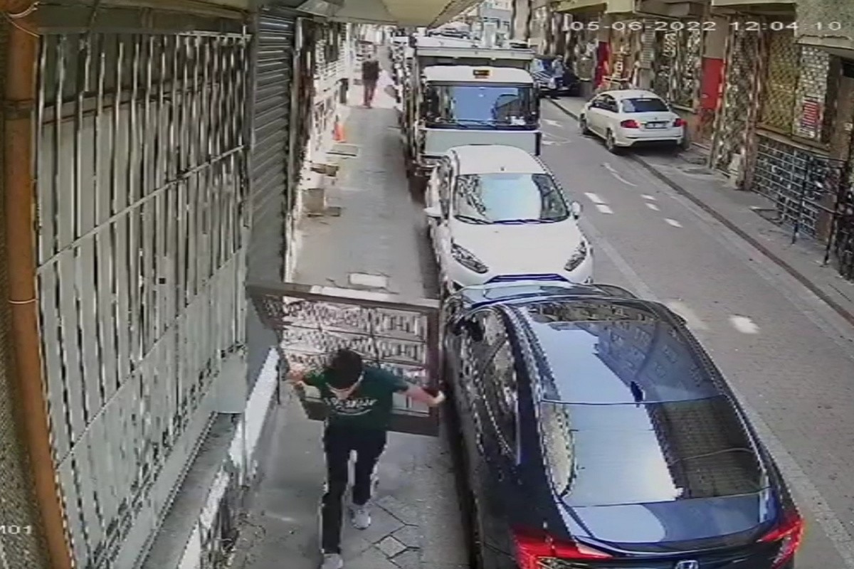 Zeytinburnu'nda hırsızl apartman kapısını çaldı