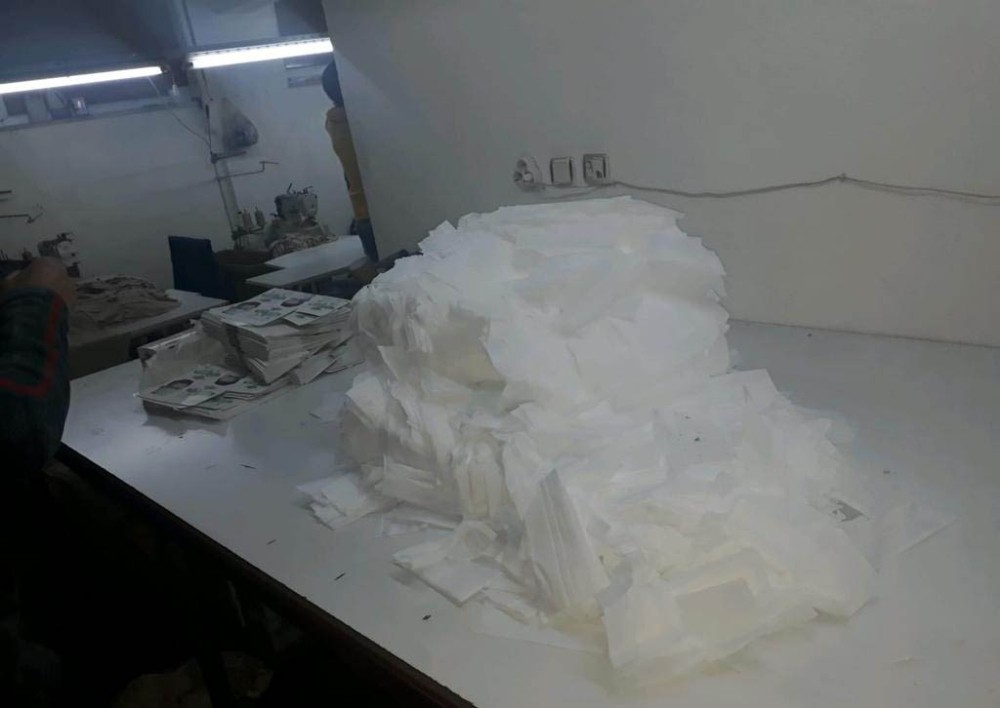 Zeytinburnu’nda kaçak maske imalathanesine baskın 