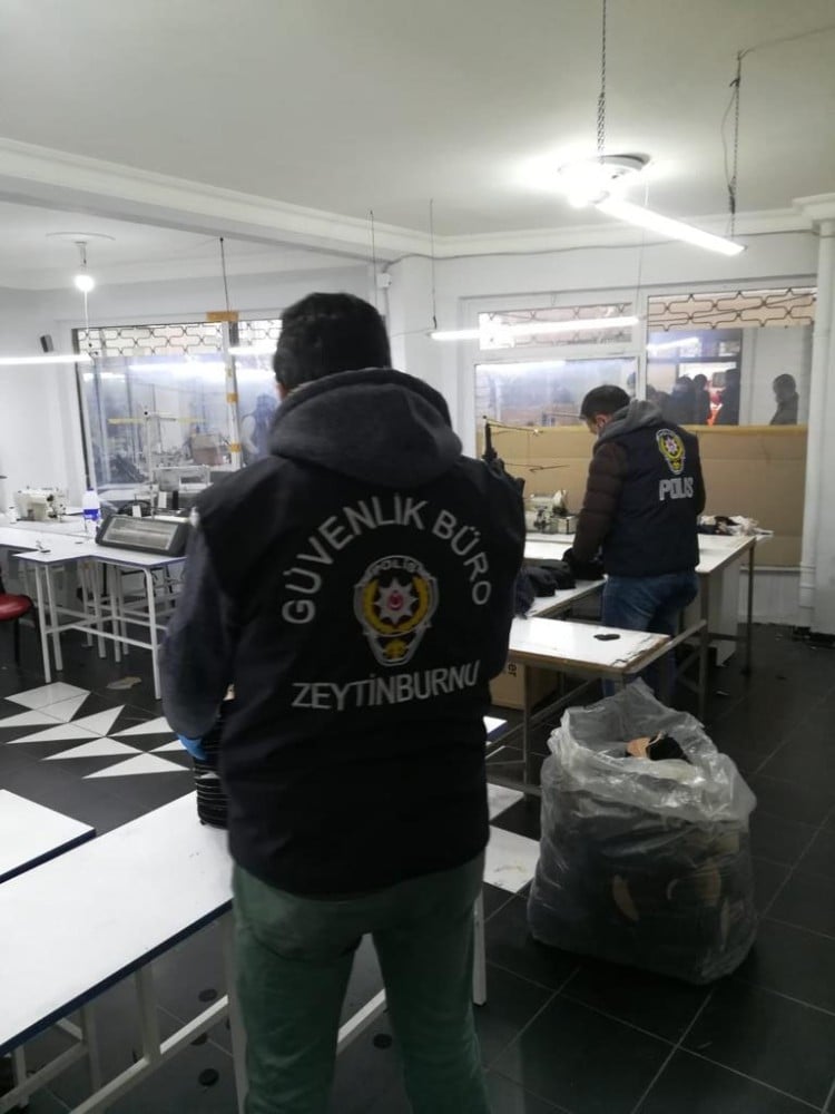 Zeytinburnu’nda kaçak maske operasyonu: 4 atölye mühürlendi 