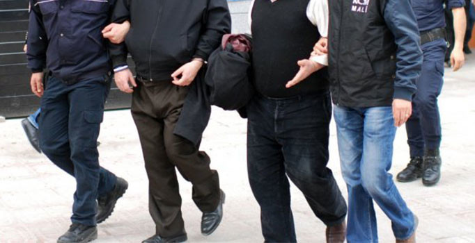 Zeytinburnu'nda kaçak operasyonu: Yabancı uyruklu 180 kişi gözaltında