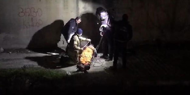 Zeytinburnu'nda parkta dövüp dereye attılar