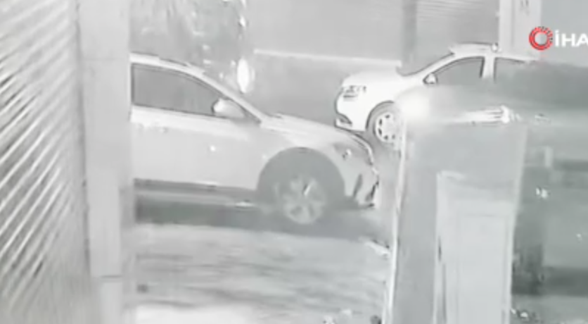 Zeytinburnu'nda silahlı saldırı: O anlar saniye saniye kaydedildi!