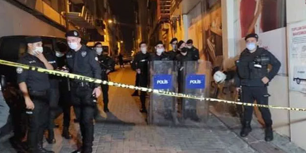 Zeytinburnu'nda sopalarla polise saldırdılar! Ölü ve yaralılar var