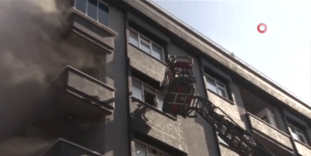 Zeytinburnu’nda yangın! Binada mahsur kalanlar var