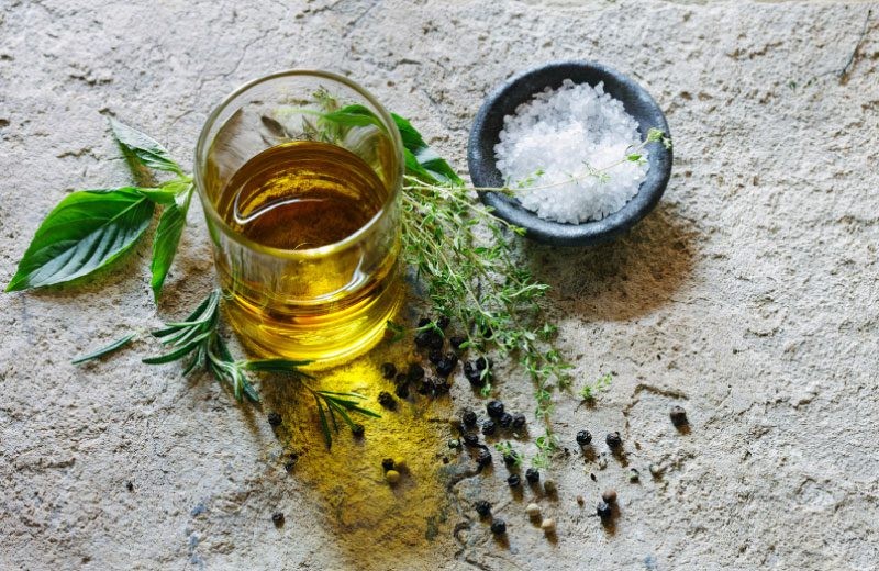 Zeytinyağı ve tuz karışımı ile eklem ağrılarına son! Detayı bomba ortaya çıktı: Önlem bakın ne!