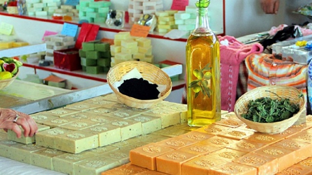 Zeytinyağına meyve karıştırdı