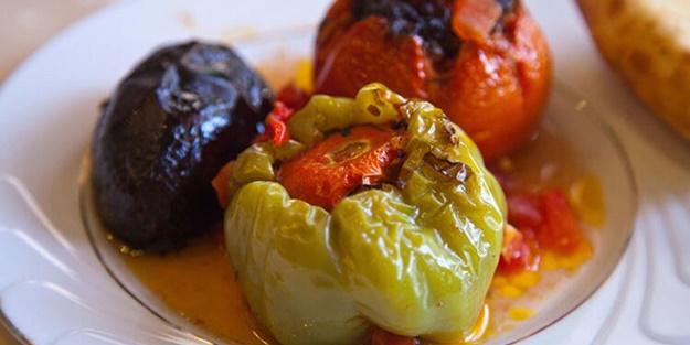 Zeytinyağlı biber dolması nasıl yapılır? Zeytinyağlı biber dolması tarifi ve malzemeleri