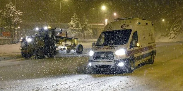 Zigana Dağı'nda kar ulaşımı engelledi