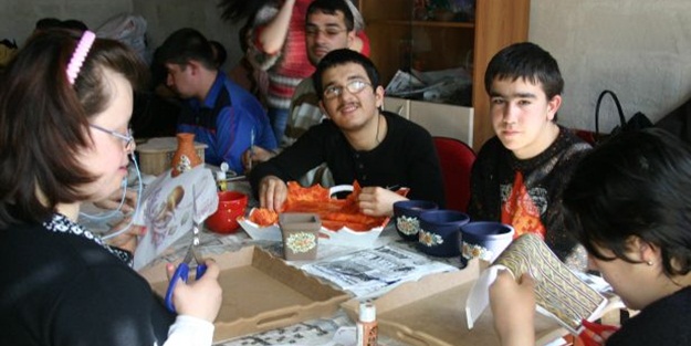 'Engelleri' kaldıran ilahi yarışması