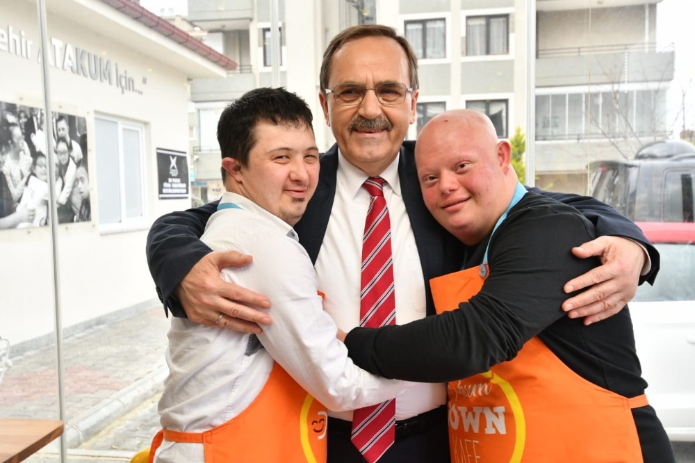 Zihni Şahin’den Atakum’da sosyal belediyecilik projeleri 