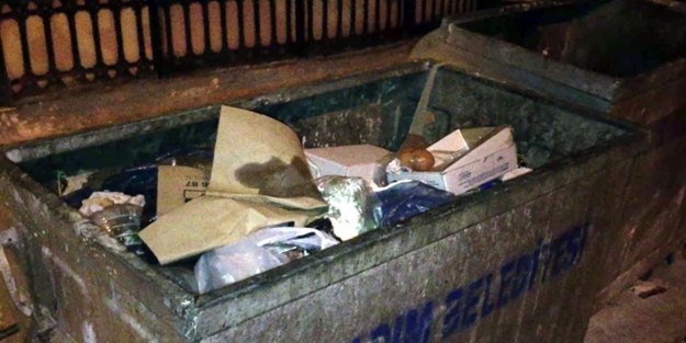 Zina yaygınlaştıkça bu vicdansız olaylar da artış gösterdi! 1 haftalık bebeği çöpe bıraktılar