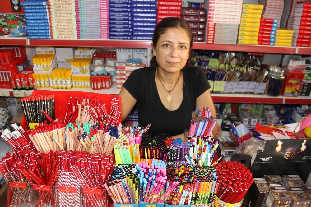 Zincir marketlere yenik düşen kırtasiyecilerden velilere uyarı 