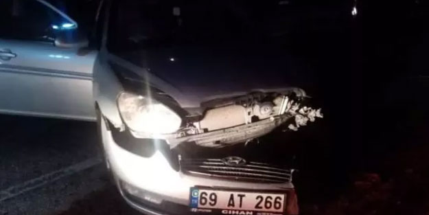 Zincirleme trafik kazasında 3 araç birbirine girdi