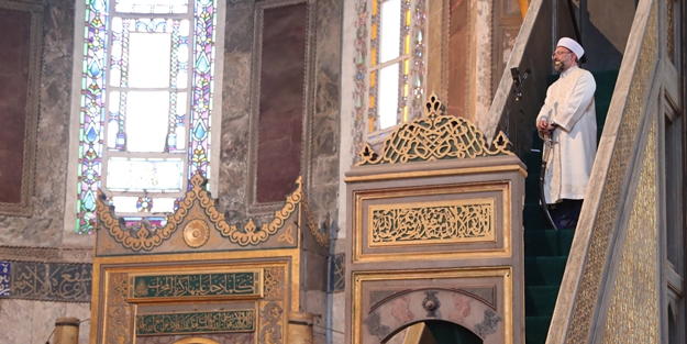 Zincirleri kırılan Ayasofya Camii'nde ilk hutbe! Erbaş'tan anlamlı dua