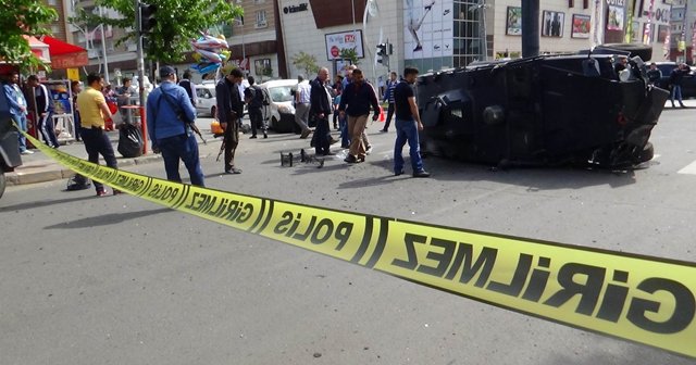Zırhlı araç kaza yaptı: 3'ü polis 4 yaralı