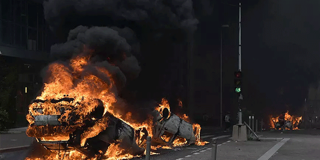 Zırhlı araçlar devreye girdi! Fransa’da sular durulmuyor