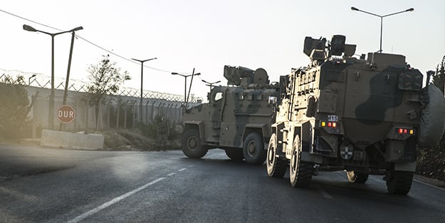 Zırhlı personel taşıyıcılar sınıra ulaştı