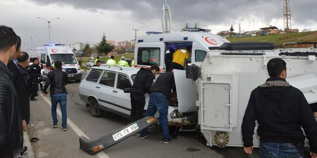 Zırhlı polis aracı ile otomobil çarpıştı: Yaralılar var