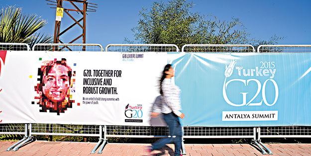 Zirve boyunca gösteri yapmak yasaklandı