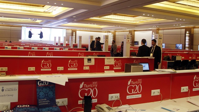 Zirve salonunda bomba alarmı