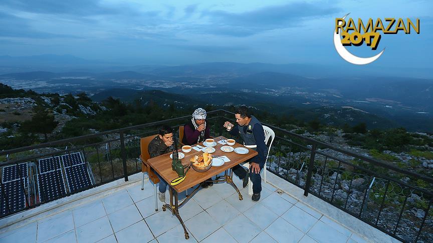 Zirvede iftar bir başka