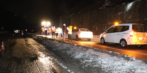 Zonguldak Ankara Karayolu heyelan nedeniyle trafiğe kapandı