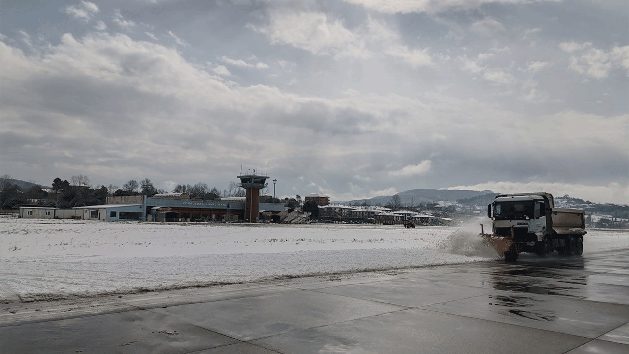 Uçuşlar aksamadan devam ediyor