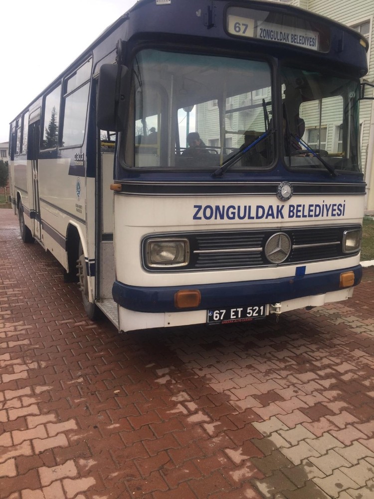 Zonguldak Kömürspor antrenmana 1960 model otobüsle gitti 