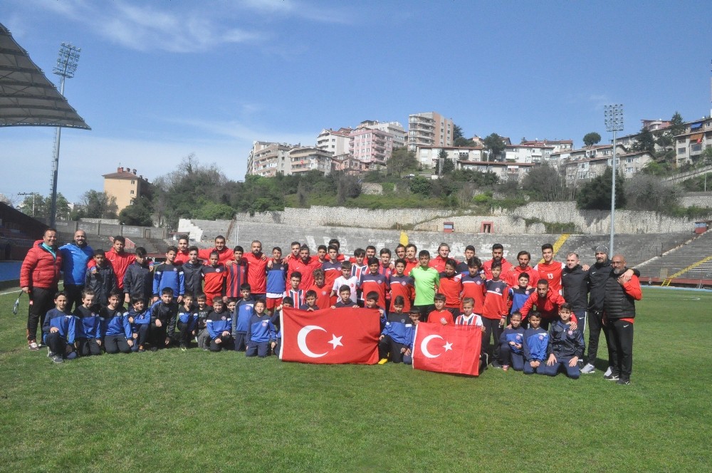 Zonguldak Kömürspor ve altyapı 23 Nisanı kutladı 