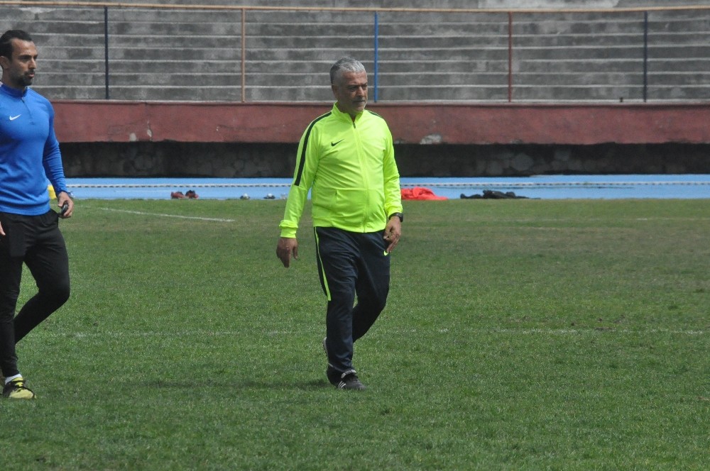 Zonguldak Kömürspor’un Teknik Direktörü Cahit Terzi; 