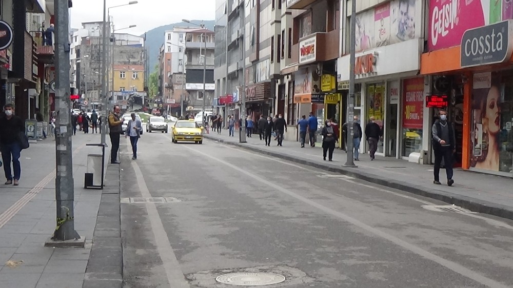 Zonguldaklılar kısıtlama sonrası sokaklara akın etti 