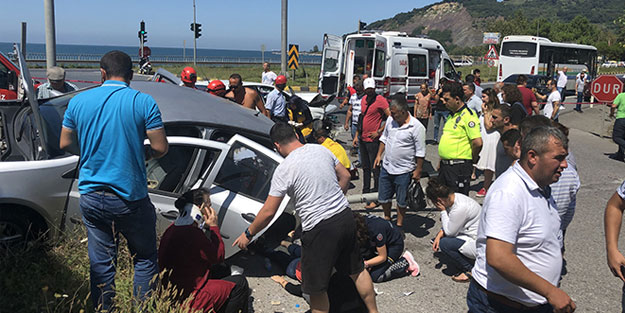 Zonguldak'ta 2 Otomobil çarpıştı, ortalık savaş alanına döndü