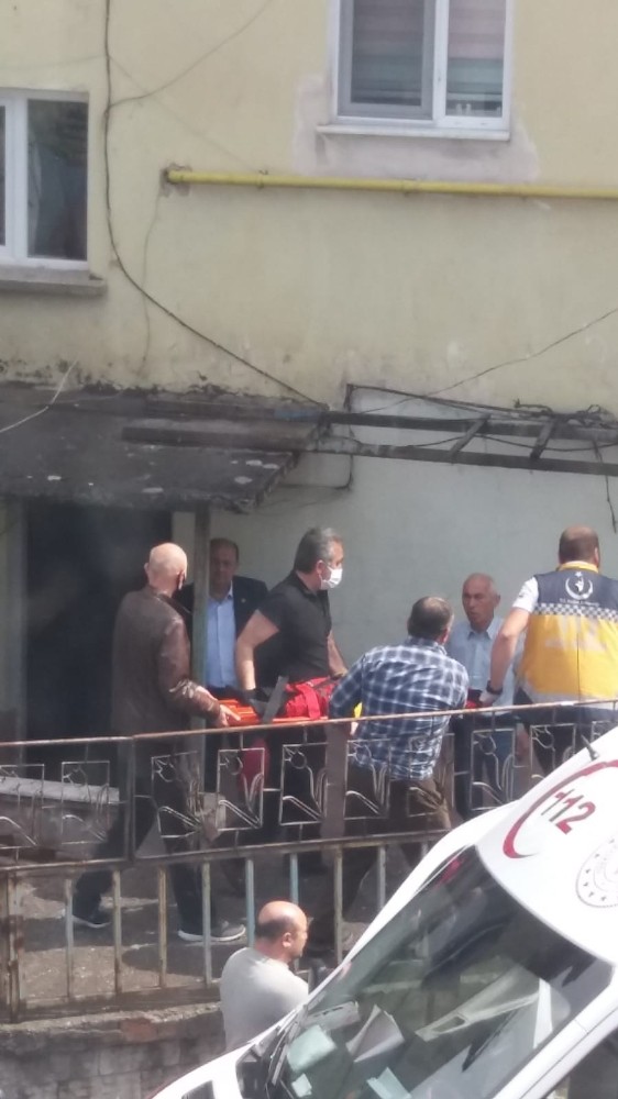Zonguldak’ta 3 kattan düşen çocuk hastaneye kaldırıldı 