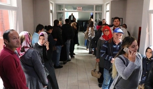 Zonguldak'ta 900 kişilik iş başvurusuna metrelerce kuyruk