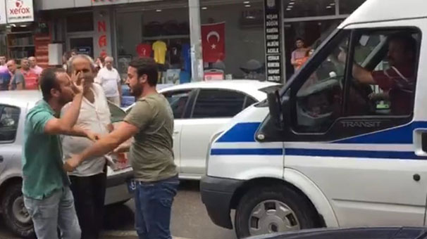 Zonguldak'ta ambulansa yol vermeme tepkisi