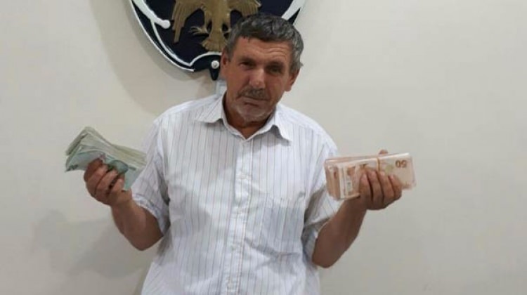 Zonguldak'ta bir tomar parayla görenler polise haber verdi