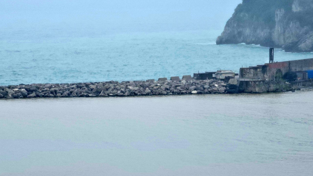 Zonguldak'ta denizin rengi değişti!