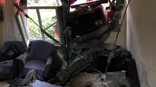 Zonguldak'ta evin salonunda oturan kadın neye uğradığın şaşırdı!