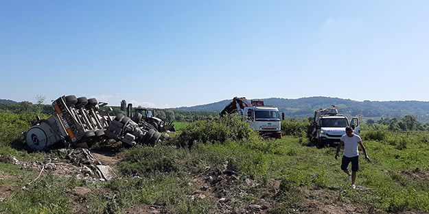 Zonguldak'ta feci kaza! İşçi servisiyle beton mikseri çarpıştı, ölü ve yaralılar var