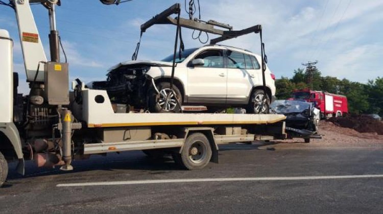 Zonguldak'ta iki otomobil kafa kafaya çarpıştı: 8 yaralı
