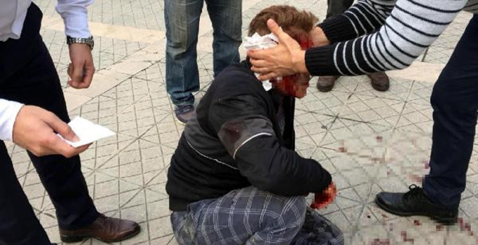 Zonguldak'ta kardeşinin cinayet sanığını kulağından bıçakladı