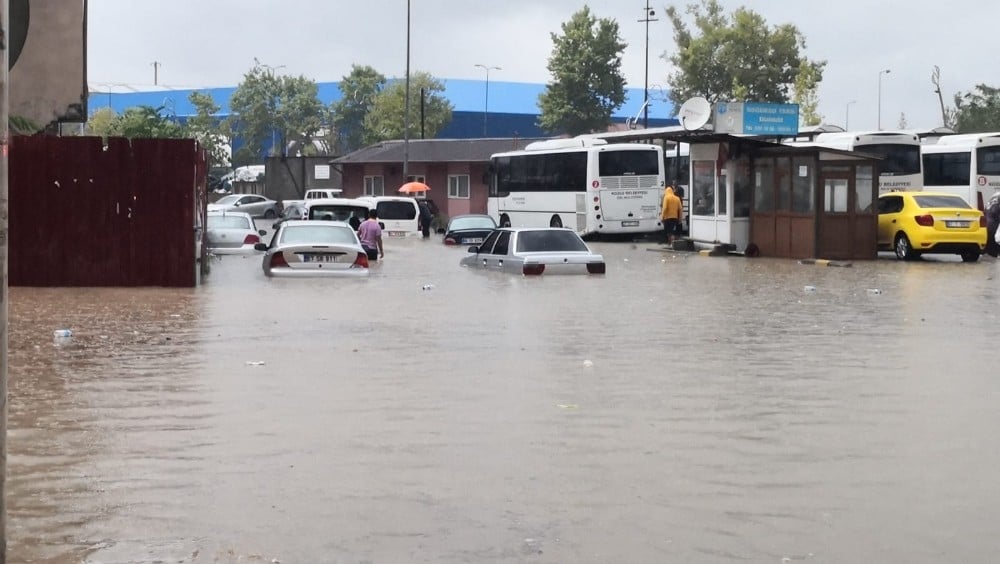 Zonguldak’ta kuvvetli yağış hayatı felç etti 